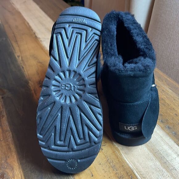 UGG Classic MINI TWIST BOOT - Picture 6 of 8
